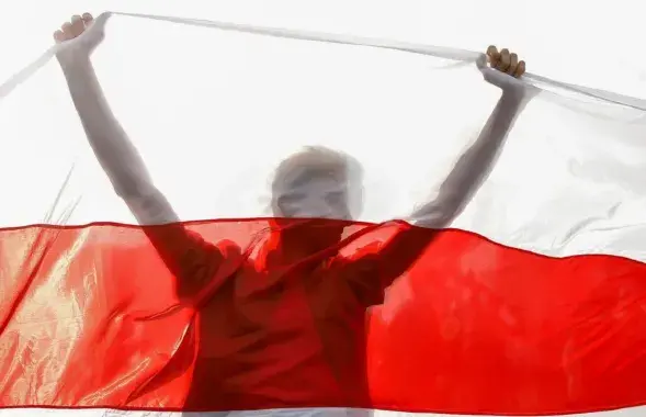 Национальный белорусский флаг, иллюстративное&nbsp;фото
