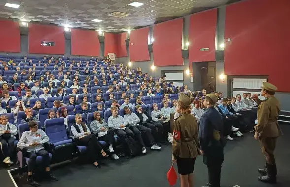 Гомельских школьников согнали на кино от "Беларусьфильма"
