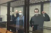 Анархисты Дмитрий Дубовский, Игорь Олиневич, Дмитрий Резанович и Сергей Романов в суде.
